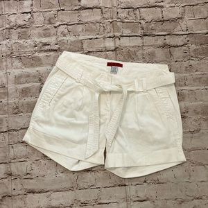 Hot kiss white shorts size 3/4